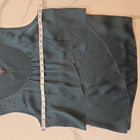 Talbots 100% Silk Draped Tiered Sleeveless Blouse Emerald Green Womens Size 12 - Picture 8 of 11
